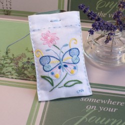 Sachet lavande Famous www.corinnebernardesboutique.com